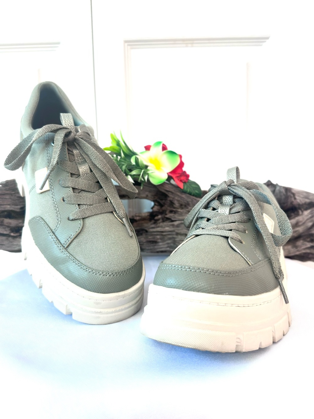 UGG ~ Ashton Hybrid Shoe w/Chunky 2” Platform Heel Green Canvas Streetwear